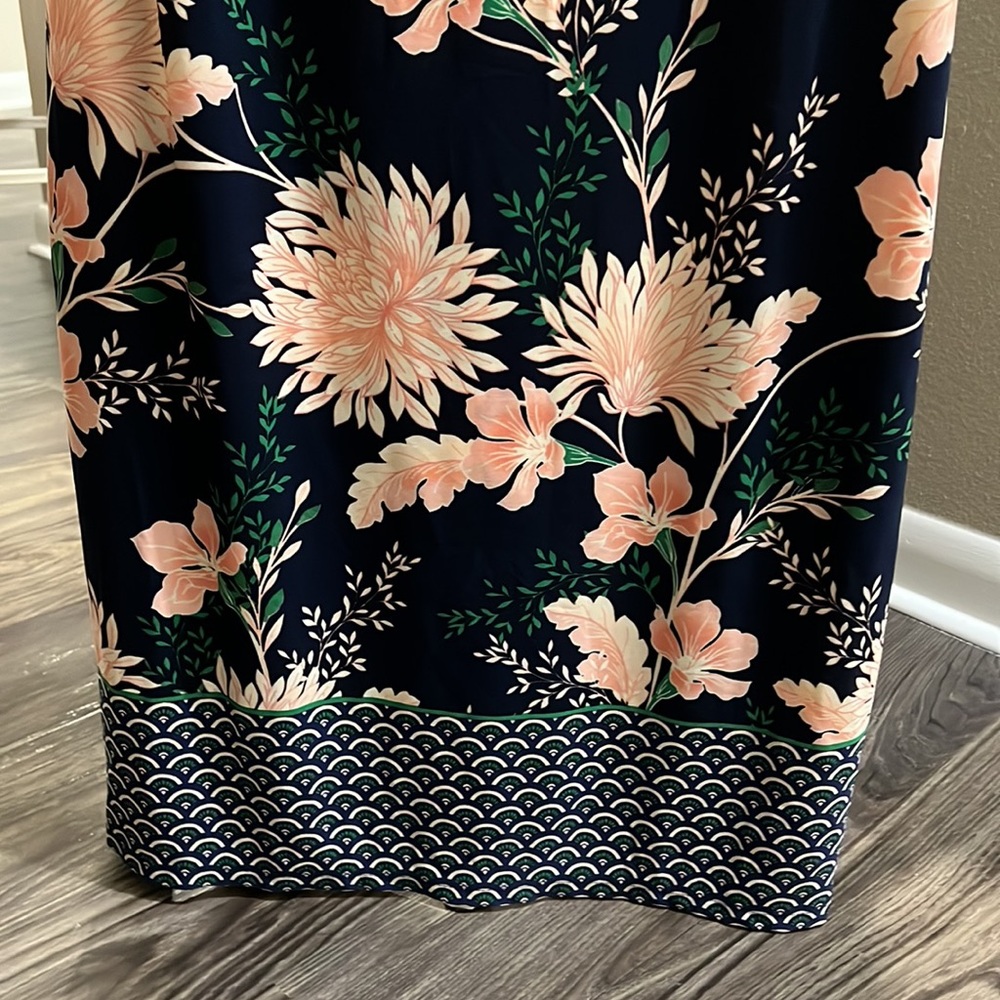 Light Polyester Like Patterned Dress With Short S… - image 4